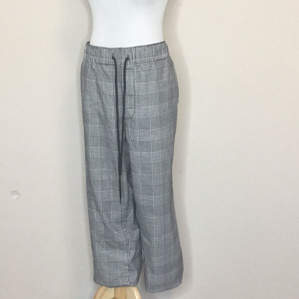 Original use Black and white joggers' size 2X